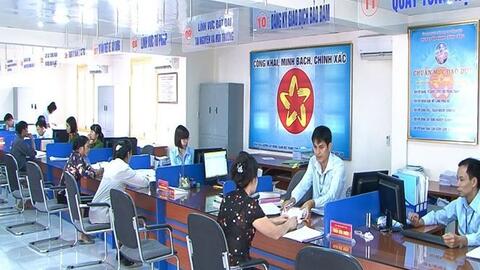 Nhiều tuyến đường cửa ngõ Thủ đô oằn mình "cõng" xe quá tải