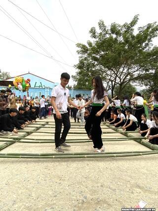 Trinh_dien_nghe_thuat_mua_xoe__2__2e99a