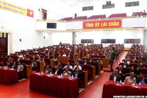 <a href="/phongtho.laichau.gov.vn/chuyen-de/dua-nghi-quyet-cua-dang-vao-cuoc-song" title="Đưa nghị quyết của Đảng vào cuộc sống" rel="dofollow">Đưa nghị quyết của Đảng vào cuộc sống</a>