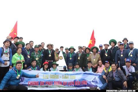 Hành trình khám phá vẻ đẹp hùng vĩ Bạch Mộc Lương Tử huyện Phong Thổ