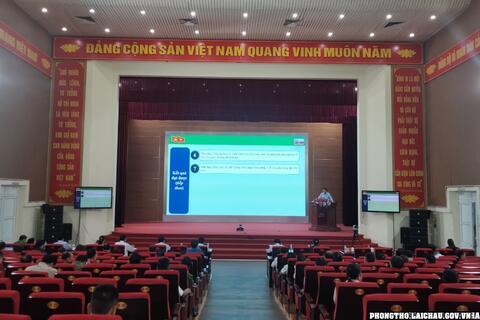 Hội nghị quán triệt các văn bản của Trung ương, Tỉnh ủy.