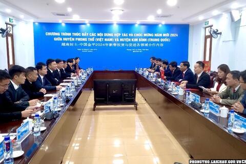 Chương trình thúc đẩy các nội dung hợp tác và chúc mừng năm mới 2024 giữa huyện Phong Thổ (Việt Nam) và huyện Kim Bình (Trung Quốc)