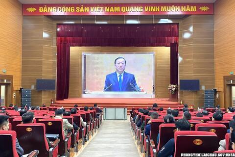 Hội nghị trực tuyến toàn quốc quán triệt, triển khai tổng kết việc thực hiện Nghị quyết số 18-NQ/TW của Ban Chấp hành Trung ương Đảng khóa XII; báo cáo tình hình kinh tế - xã hội năm 2025 và tháo gỡ những điểm nghẽn, nút thắt về thể chế