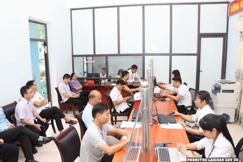Huyện Phong Thổ vận hành thử hoạt động của Đảng ủy xã Phong Thổ (sau sáp nhập) và giải quyết hồ sơ thủ tục hành chính theo mô hình chính quyền địa phương 2 cấp