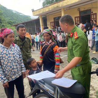 <a href="/ubndxpvs/tin-tuc-su-kien/thong-tin-an-ninh-trat-tu" title="Thông tin an ninh, trật tự" rel="dofollow">An ninh - Quốc phòng</a>