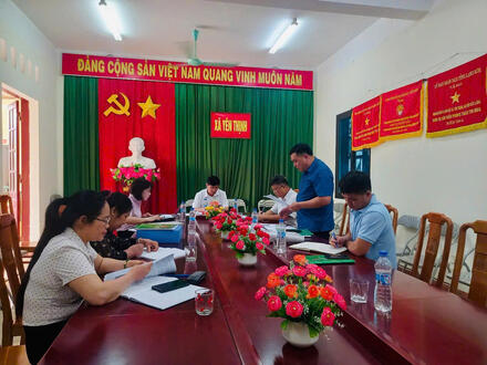 Kinh tế - Chính trị