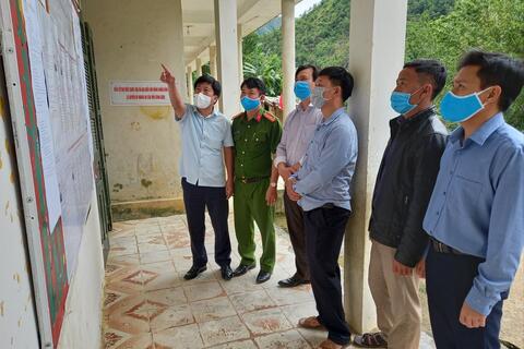 Đoàn công tác số 2 của huyện kiểm tra công tác chuẩn bị bầu cử Đại biểu quốc hội khóa 15 và Đại biểu HĐND các cấp nhiệm kỳ 2021-2026 tại 2 xã Sin Suối Hồ và xã Nậm Xe